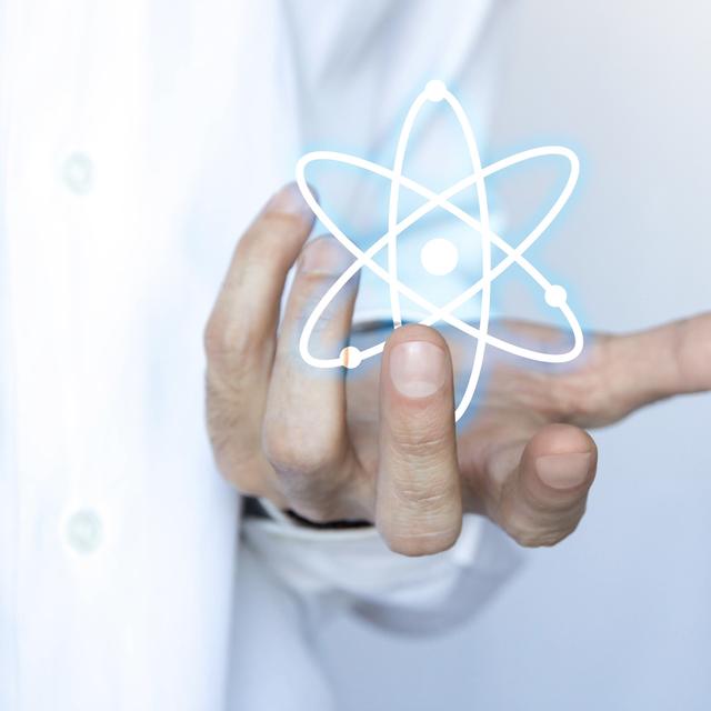 Le physicien tente de comprendre les lois fondamentales de la nature ou de trouver des applications innovantes à ses découvertes via l’élaboration de prototypes. © MG, Fotolia.