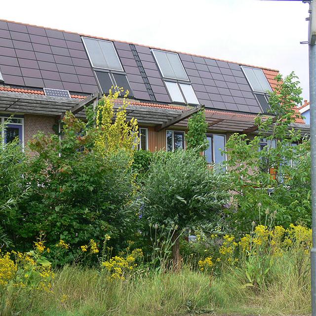 Le système solaire combiné repose sur l&#39;énergie solaire combinée à une autre source d&#39;énergie. © Lamiot, Wikimedia Commons, cc by sa 3.0