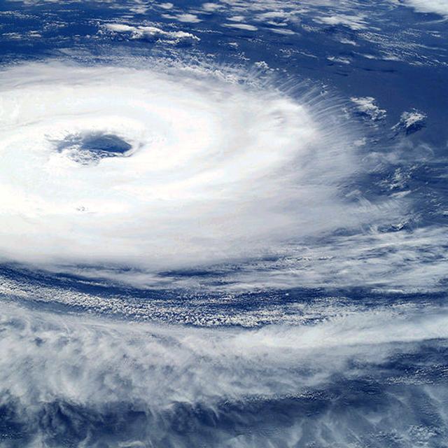 Catarina, le premier cyclone observé en Atlantique sud (2004), fut un phénomène climatique extrême. © Nasa/Earth Observations Laboratory, retouchée par Tomf688, DP