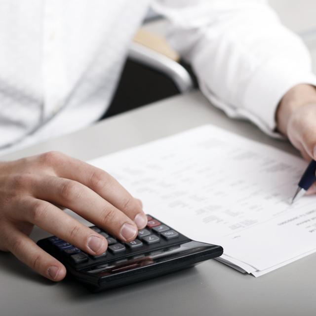 Les charges à déduire des revenus doivent être justifiées. © Fotolia