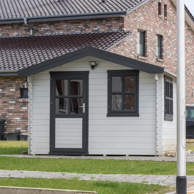 Construire un abri de jardin permet de l&#39;harmoniser avec la maison. © Crabchick, Flickr, CC BY 2.0