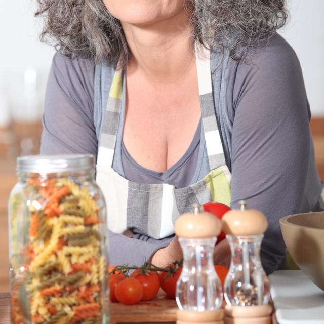 Il est possible de limiter la prise de poids liée à la ménopause. © Phovoir