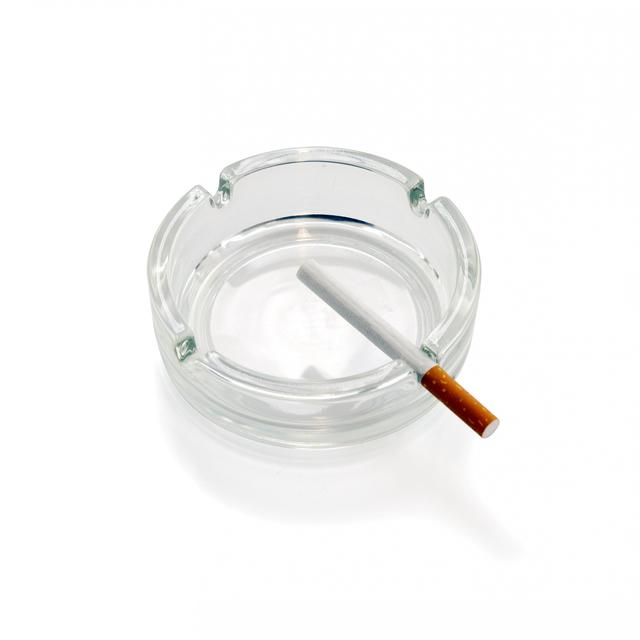 Le tabac, responsable de bien des maux... mais pas de la plaque dentaire. © Phovoir