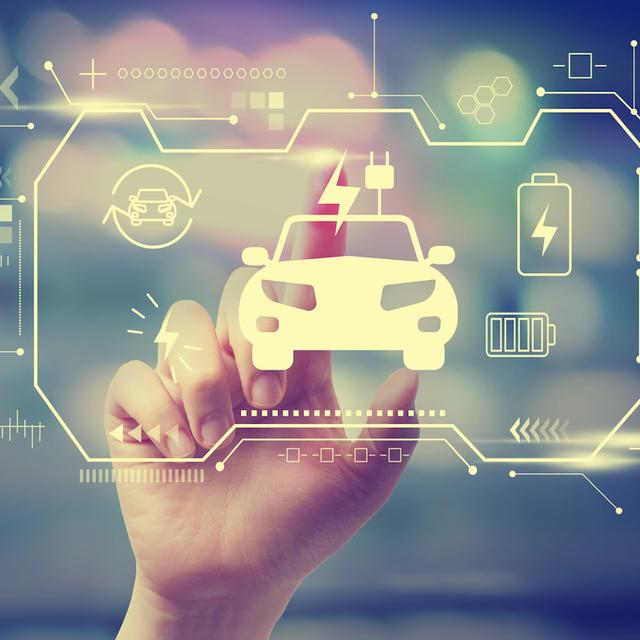 Au moment de changer sa voiture, il peut aujourd’hui être difficile de faire un choix, notamment entre véhicule électrique et voiture hybride. © Tierney, Fotolia