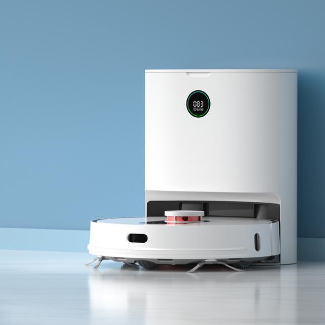 L’aspirateur intelligent dispose d’une station pour vidanger son réservoir automatiquement. C’est aussi cette base qui lui permet de se recharger. © Roidmi