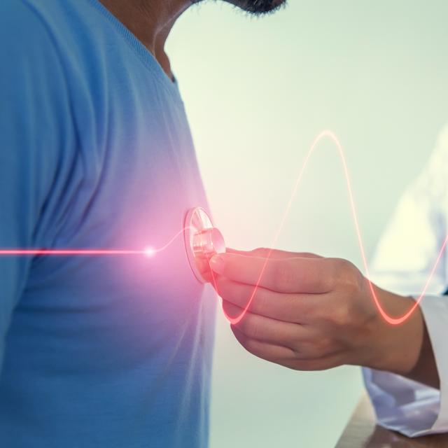 Quand le coeur bat trop vite, il est en tachycardie. © Anucha, Adobe Stock