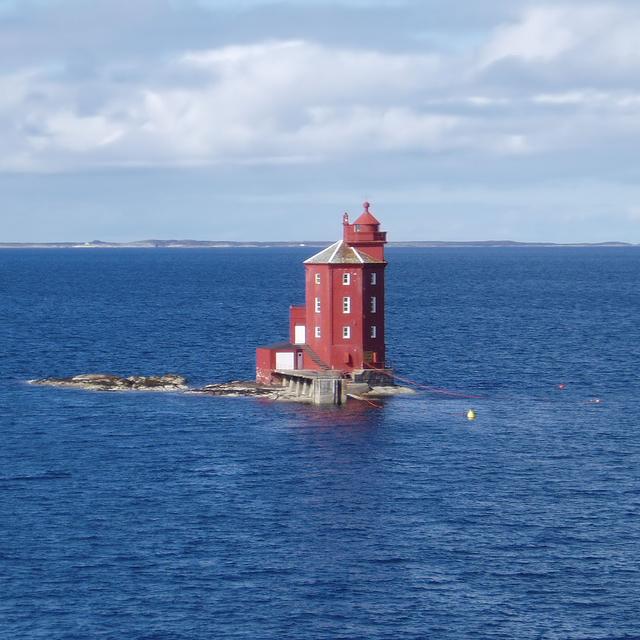 Phare norvégien en pleine mer