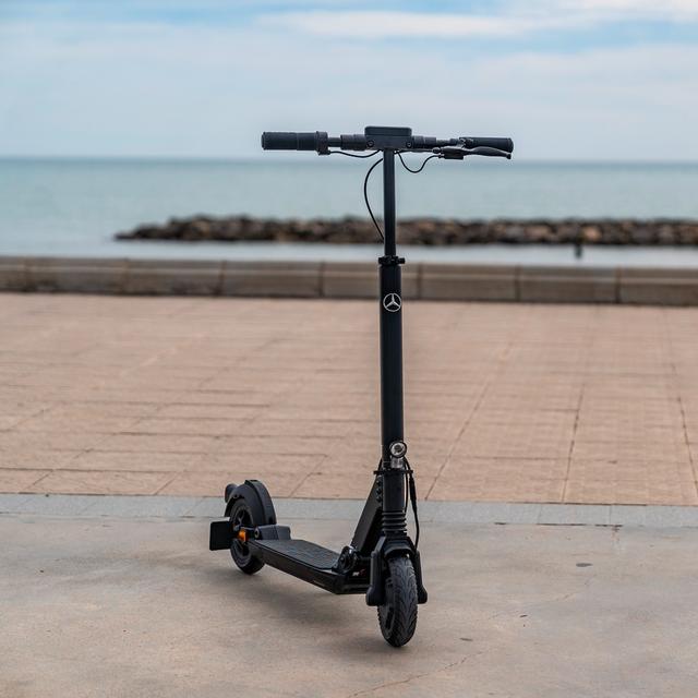 La nouvelle trottinette électrique Mercedes-Benz eScooter est fabriquée par Micro Mobility. © Mercedes-Benz