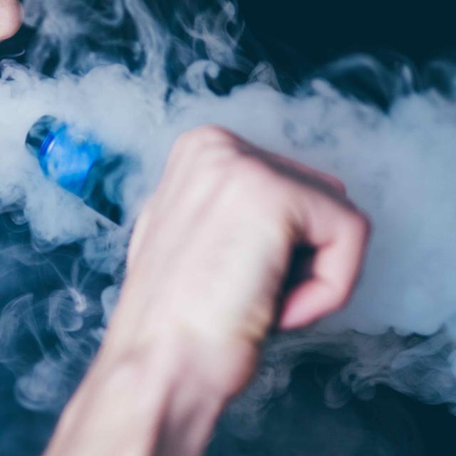 Ados accros  la vape : une pilule pourrait multiplier par 3 vos chances  d'arrter, selon la science