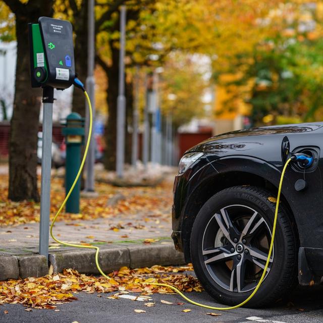 La baisse du prix des batteries aura un impact majeur sur le marché de l’automobile électrique dans les prochaines années. © nrqemi / IStock.com