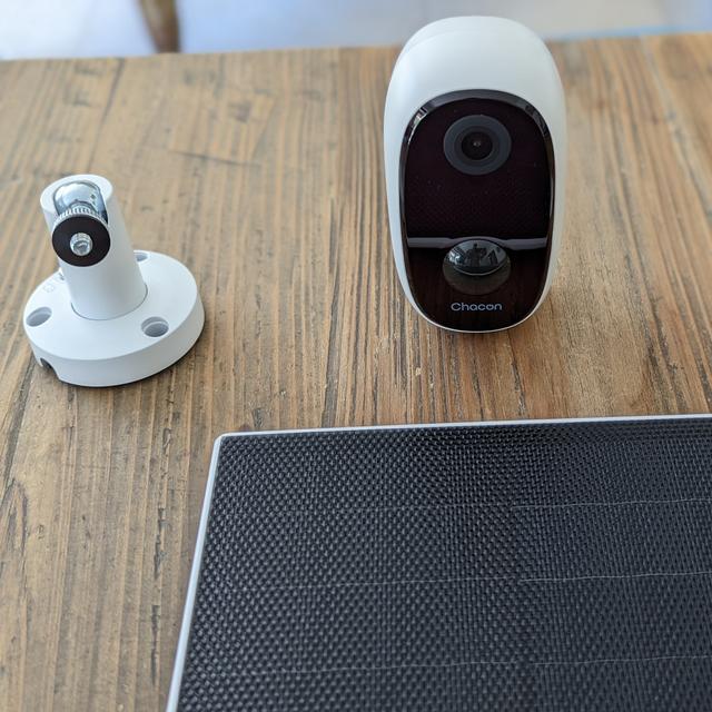 L'option de la caméra de surveillance solaire ne présente-t-elle que des avantages ? © Chacon