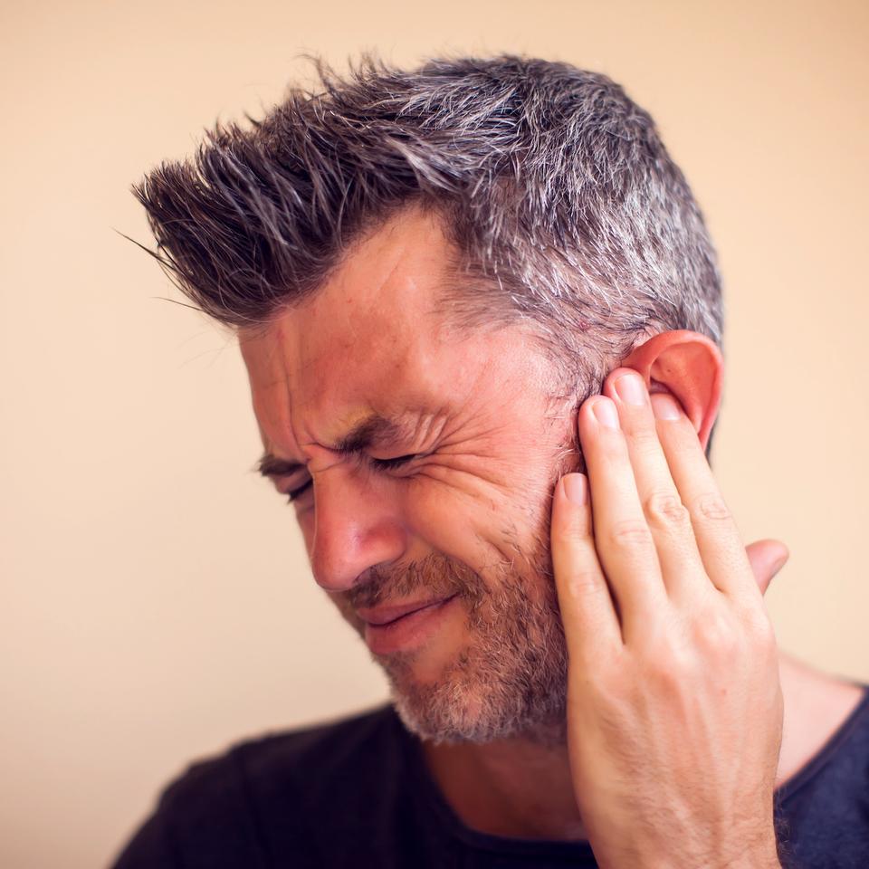 Un bourdonnement agaçant dans vos oreilles :&nbsp;un signal à ne pas ignorer !&nbsp;© Aleksej, Adobe Stock