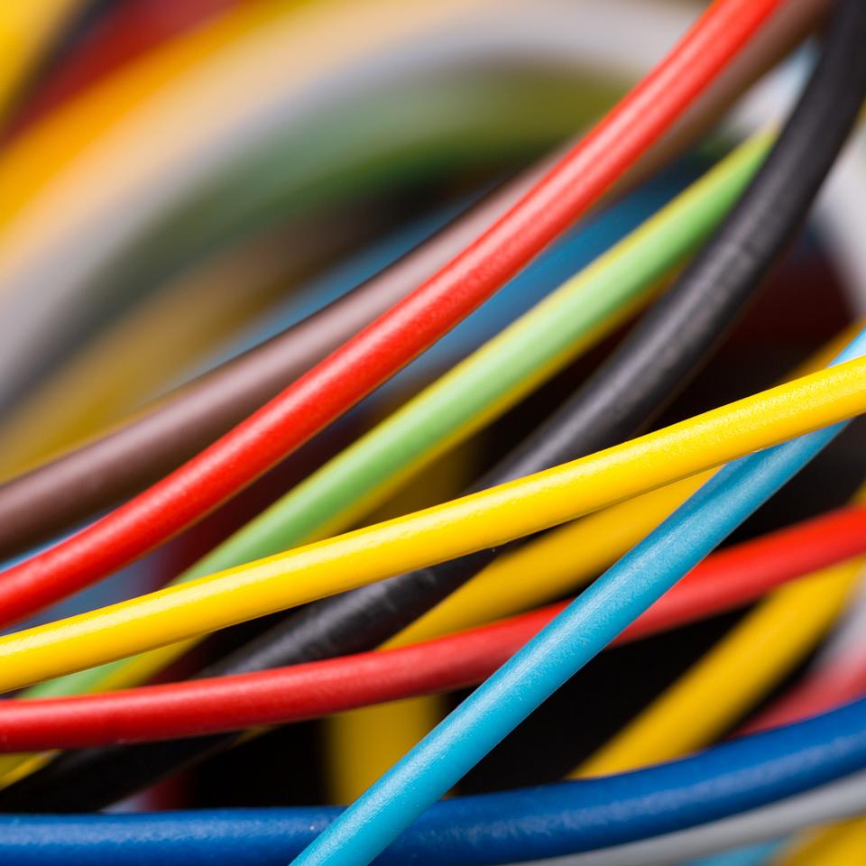 Comment différencier les fils électriques ? (code couleur)