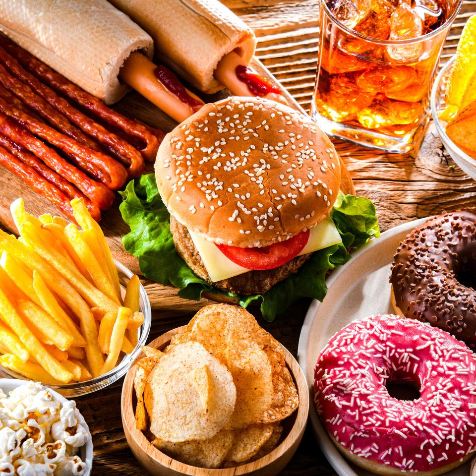 Aliments Transformers L’alimentation ultra-transformée est associée à plus de 30 effets ...