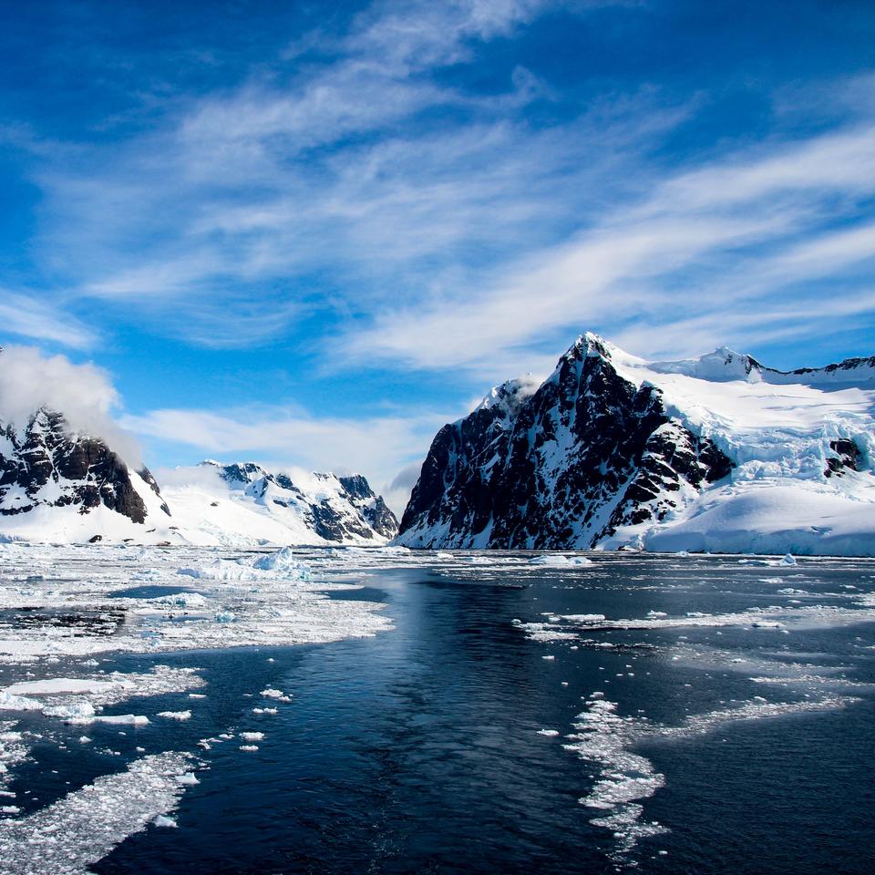 Canyons d'Antarctique. © evenfh, Adobe Stock