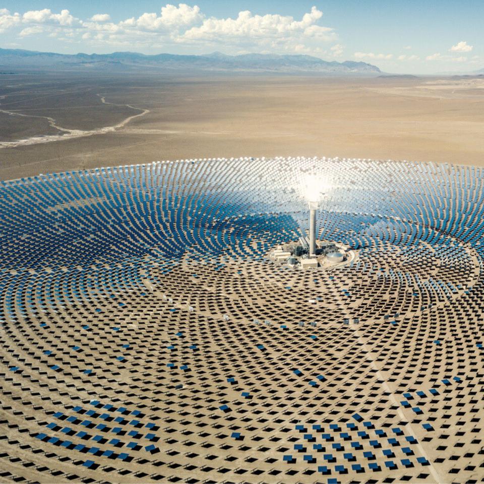 Les centrales solaires deviennent de plus en plus grandes. © Mleeny, iStock