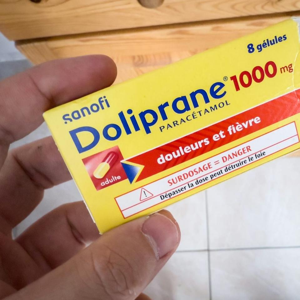 Il n’existe pas de médicaments sans risque. Même les plus courants, disponibles sans ordonnance, peuvent, dans certaines conditions, provoquer des effets délétères. © BalkansCat, Shutterstock