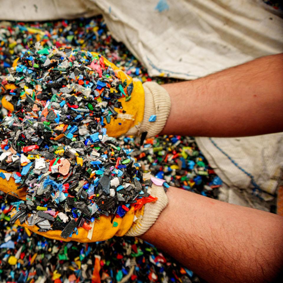 Une torche à plasma pourrait rendre le recyclage du plastique 100 % vert. ©&amp;nbsp;Phynart Studio, iStock