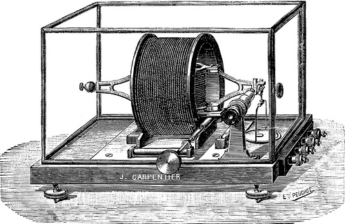 Cet appareil (Ampère-étalon) permet de mesurer le courant électrique, donc le déplacement de charges. Il a été inventé parmi d'autres appareils par M. Pellat. © Zigazou76, CC BY 2.0, Flickr