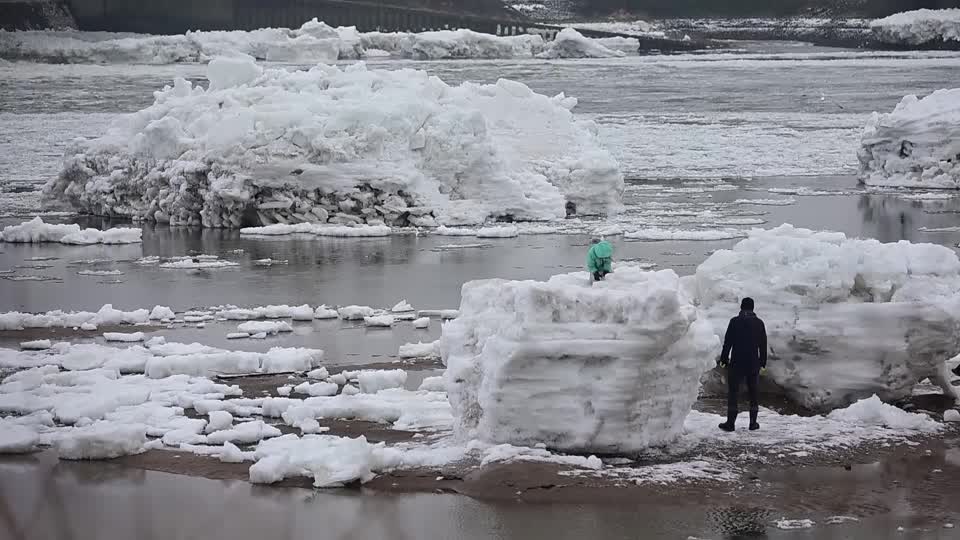 Froid polaire et « icebergs » de 10 mètres : cette partie de l’Europe a pris des airs d’Arctique !