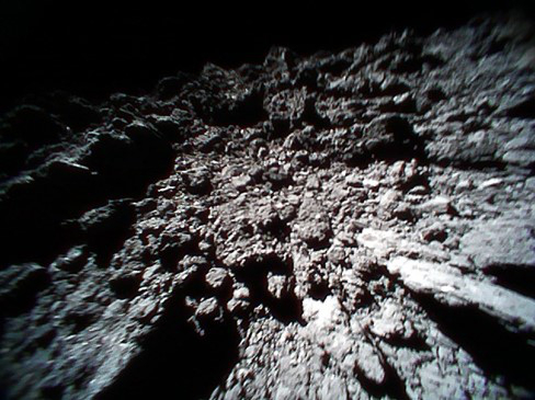 Photo prise de la surface de Ryugu. © Jaxa